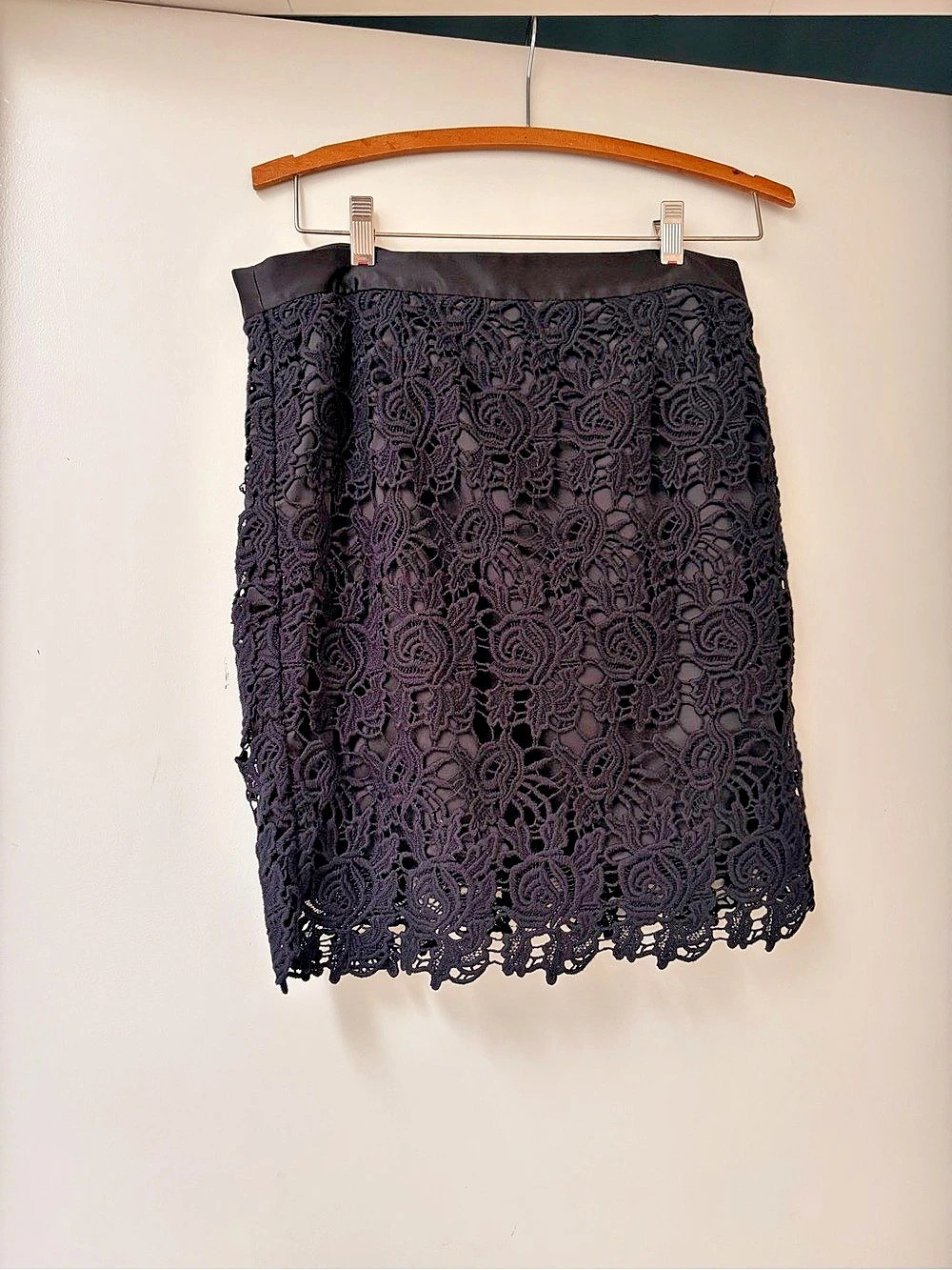 Bundle Lace Black Skirt & Brown Animal
Print Long Skirt
